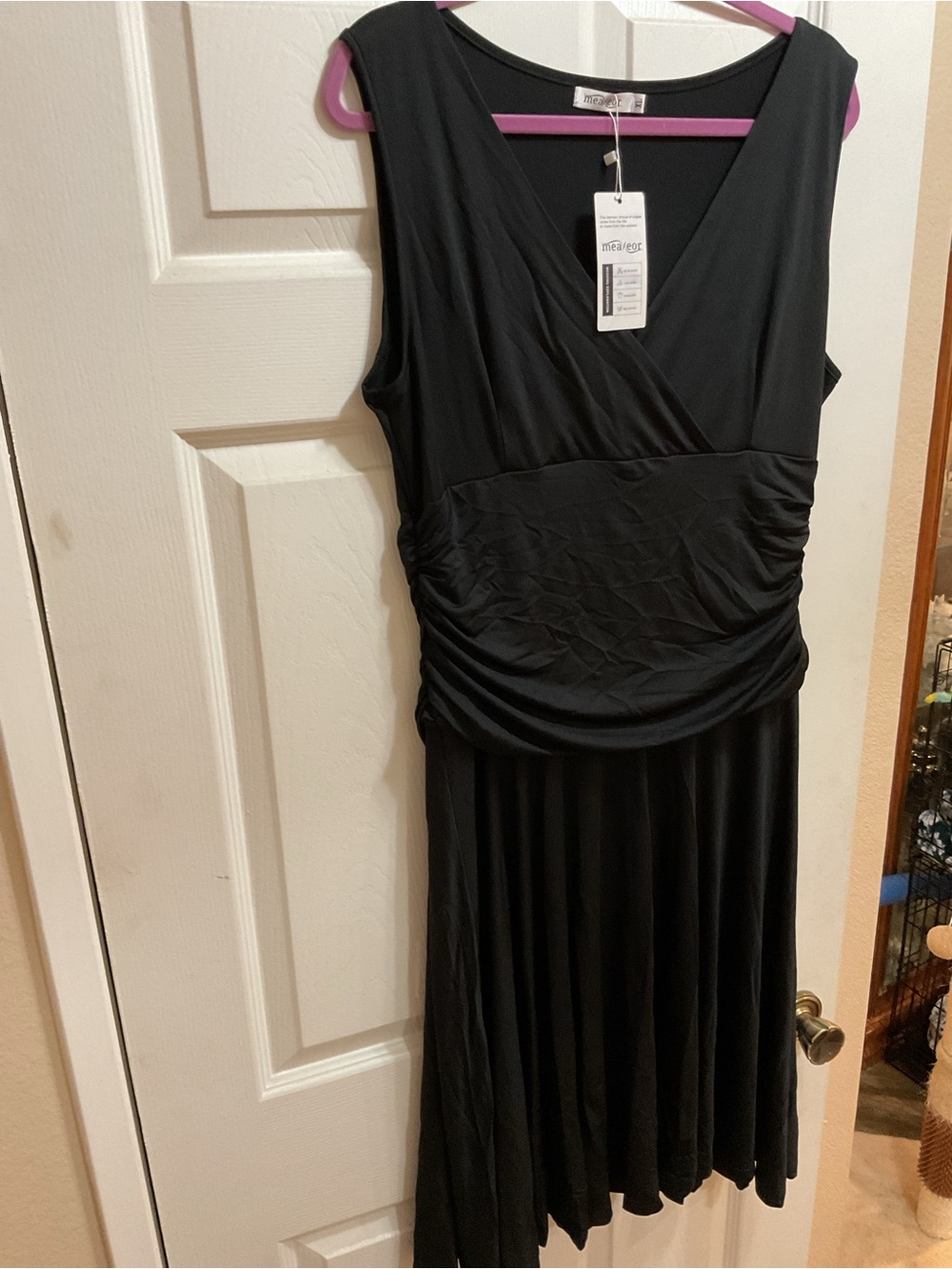 Sleeveless V-Neck Black Ruched Midi Dress